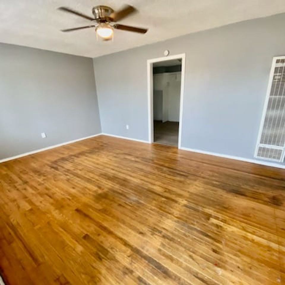 5423 Avenue D - Photo 3 of 8