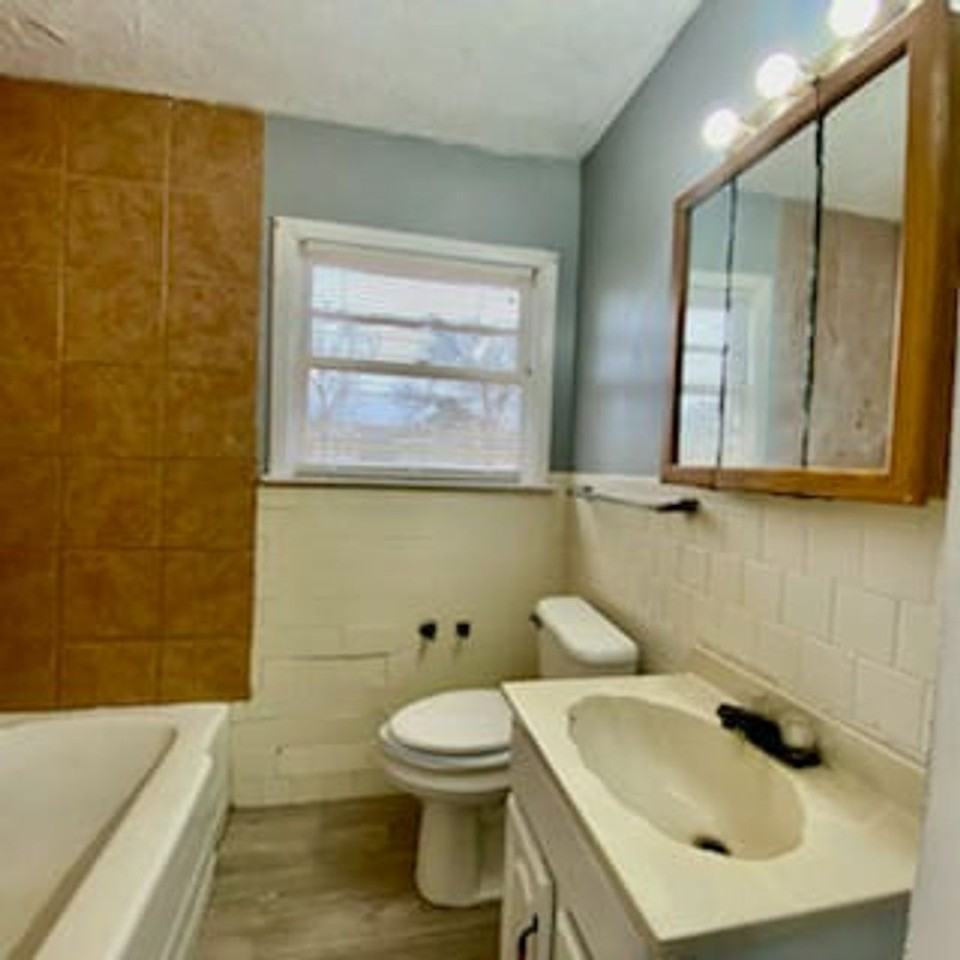 5423 Avenue D - Photo 5 of 8