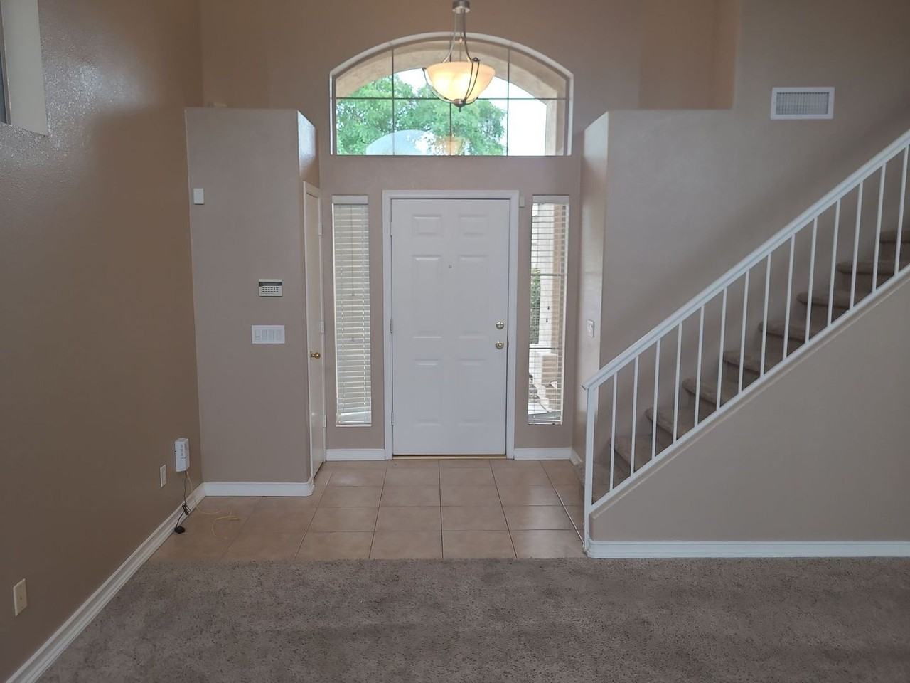 378 W Bolero Dr - Photo 4 of 20