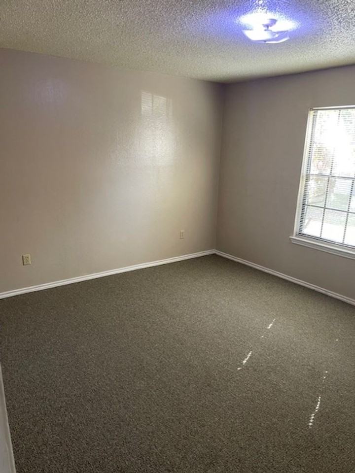 805 Se 4th St #107 - Photo 6 of 14