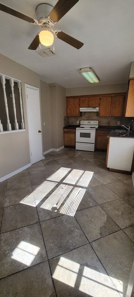 2609 Wisteria St - Photo 4 of 12