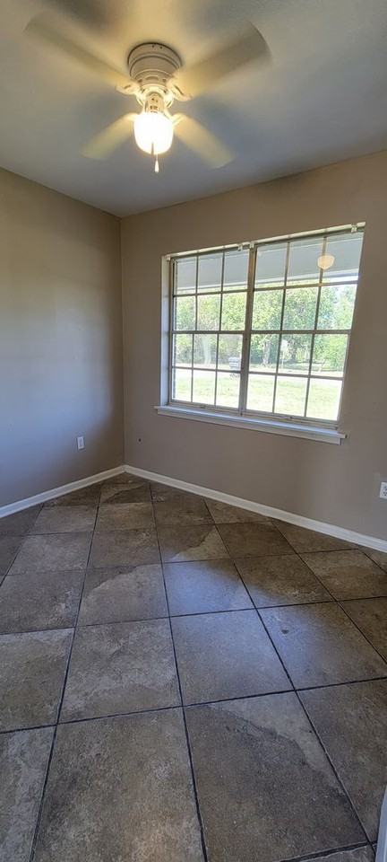 2609 Wisteria St - Photo 7 of 12