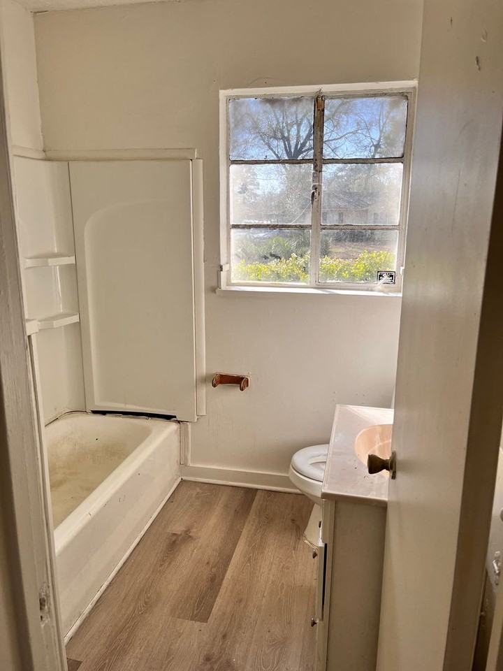 2920 Meadow Ave - Photo 6 of 9