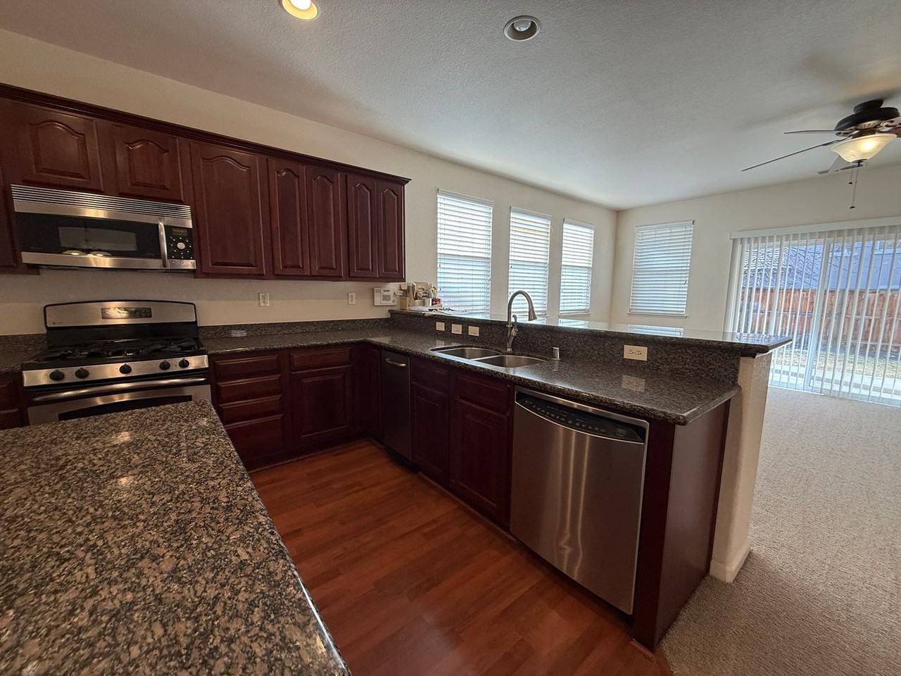 2505 Hibernica Ln - Photo 5 of 23