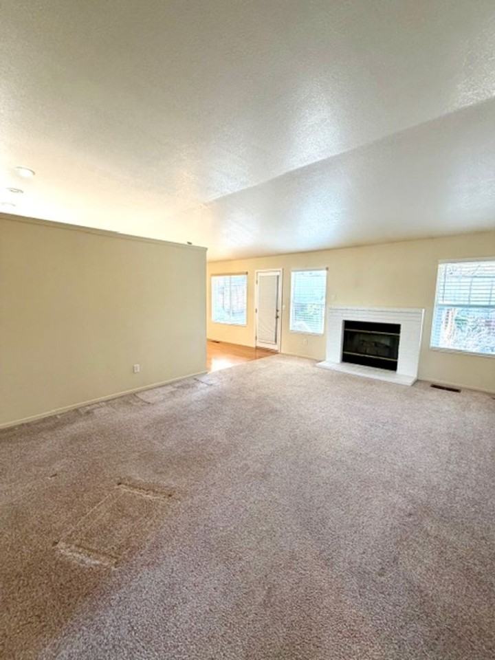 6125 Greenbrook Dr - Photo 4 of 10