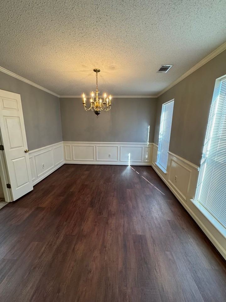 4573 Oxford Dr - Photo 3 of 36