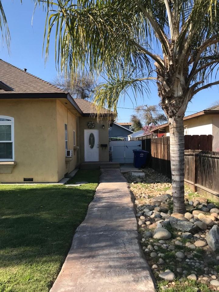 2169 11th St #B - Photo 2 of 16