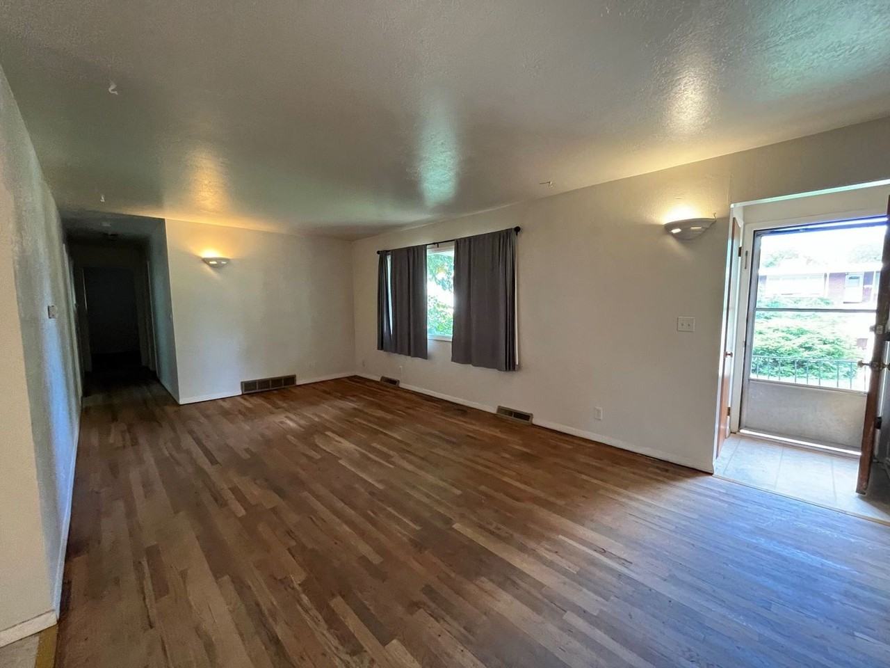 1305 Springfield Dr - Photo 5 of 24