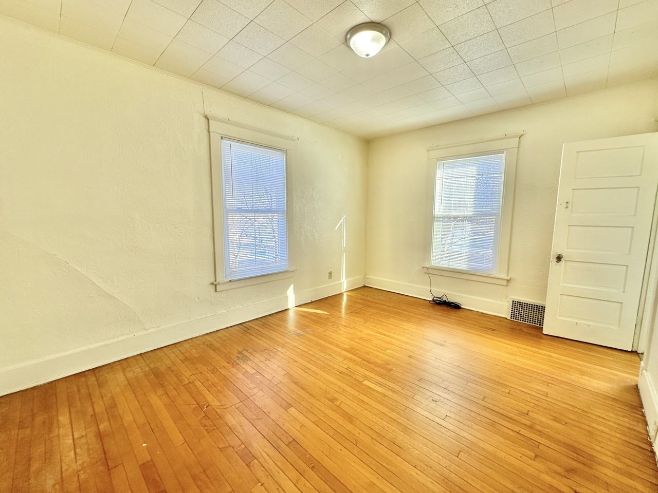 255 S Jackson St #4 - Photo 7 of 20