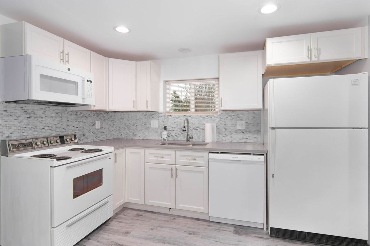 322 N Farr Rd - Photo 2 of 12