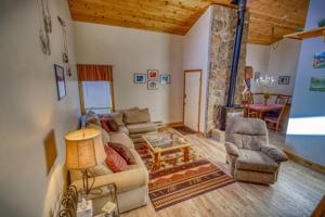 featured image of 1288 Cloud Cap Ave #8