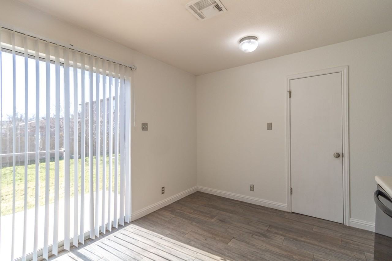 202 Golden Gate Dr - Photo 6 of 25