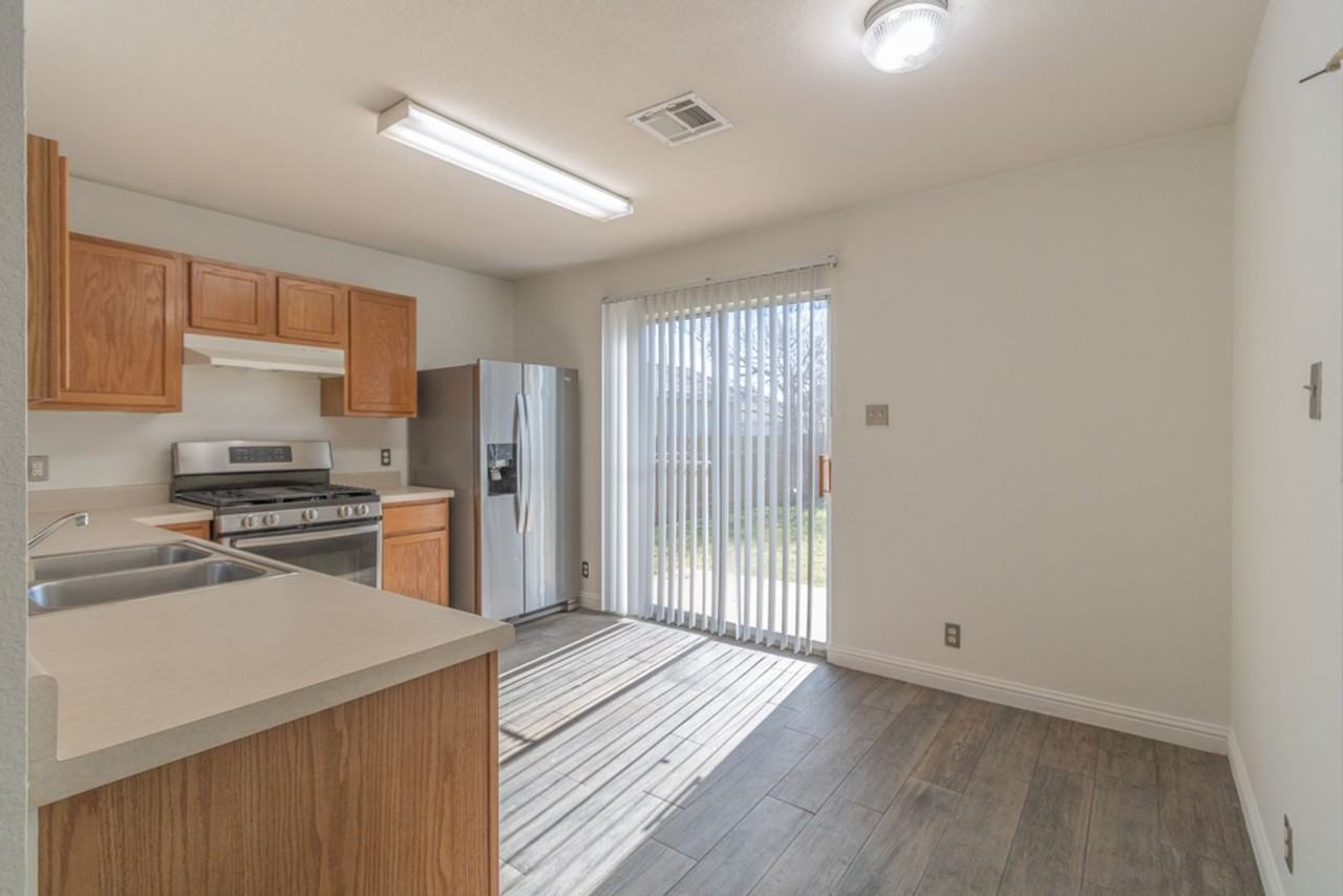 202 Golden Gate Dr - Photo 7 of 25