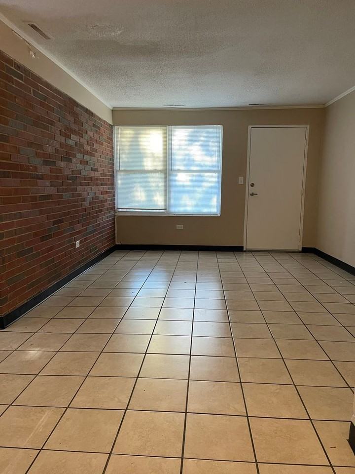 1100 Venita Dr - Photo 2 of 9