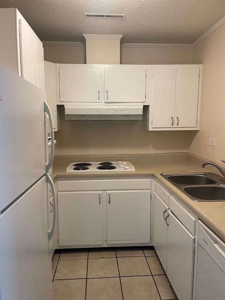 1100 Venita Dr - Photo 4 of 9