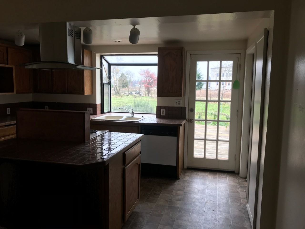 2209 Roosevelt Blvd - Photo 7 of 10