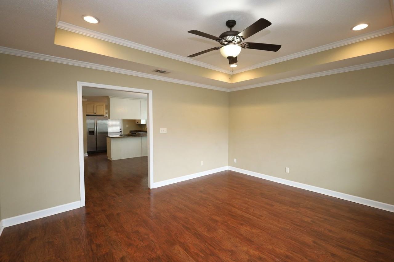 4125 Barrington Dr - Photo 4 of 17