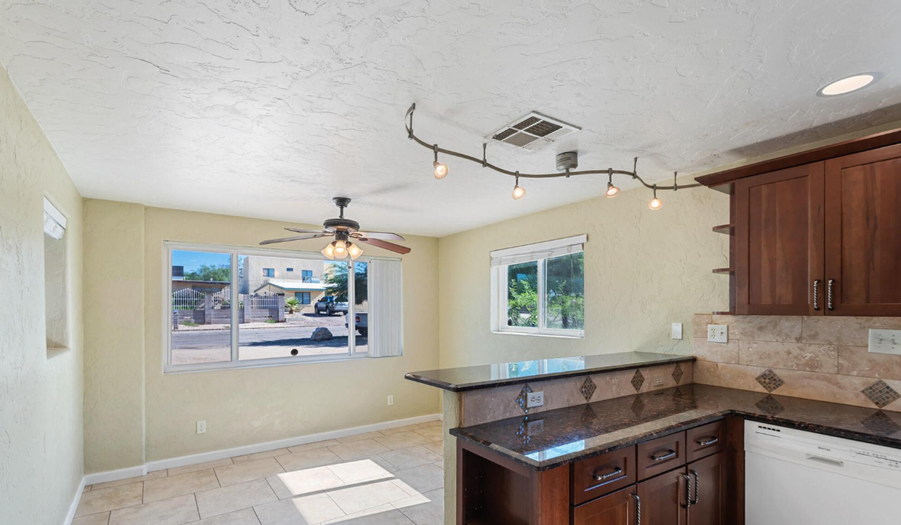 410 E Waverly St - Photo 5 of 21