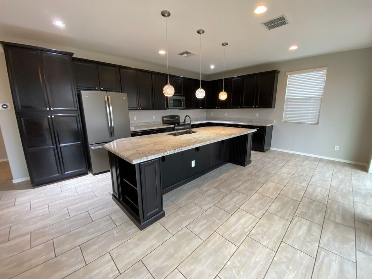 4252 E Toledo St - Photo 3 of 17