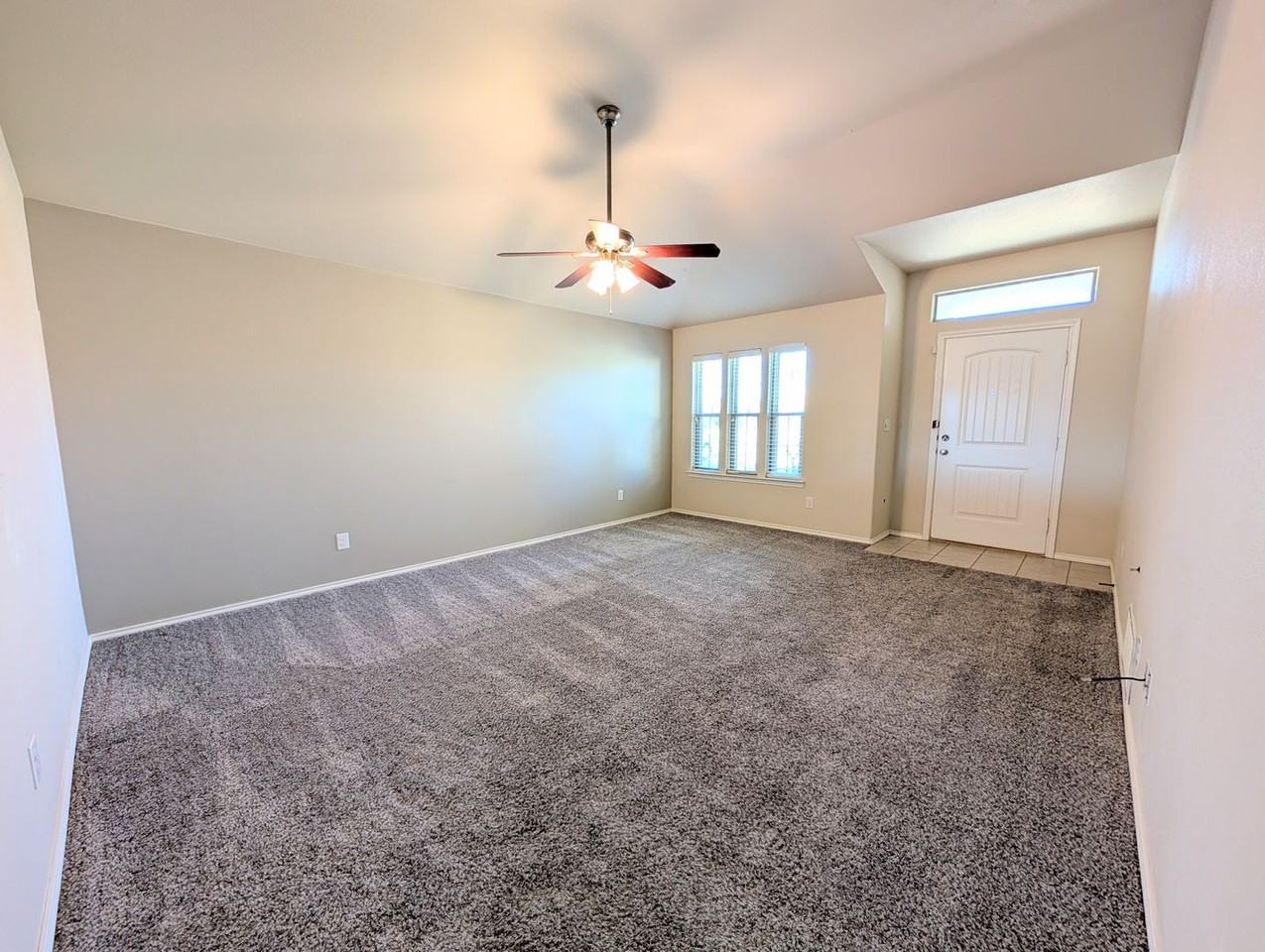 7019 95th St - Photo 2 of 14