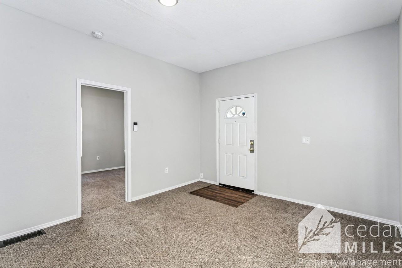 1313 S Market St - Photo 2 of 11