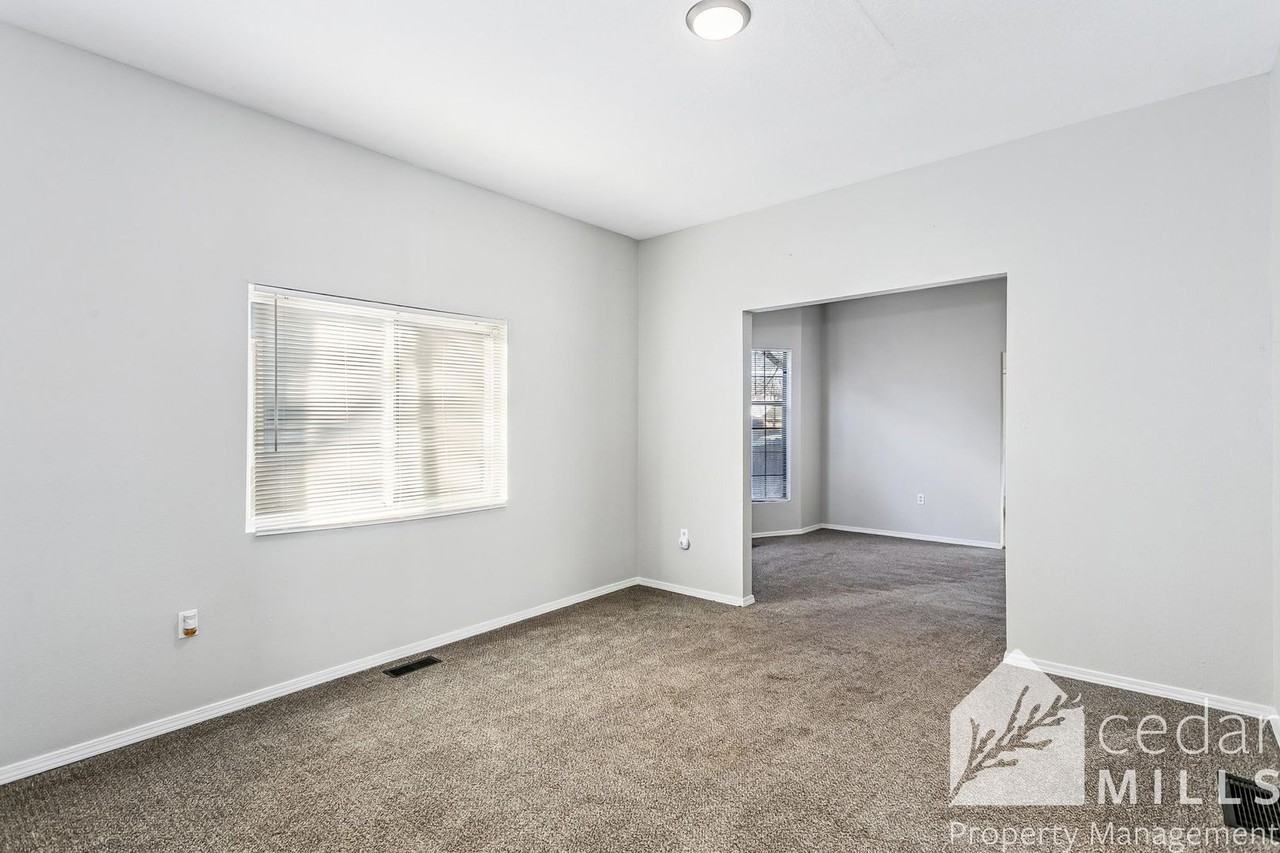 1313 S Market St - Photo 3 of 11