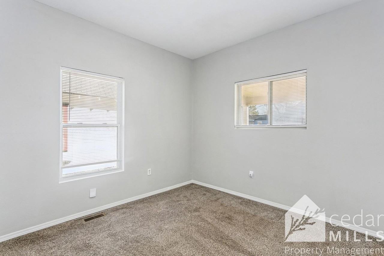 1313 S Market St - Photo 5 of 11