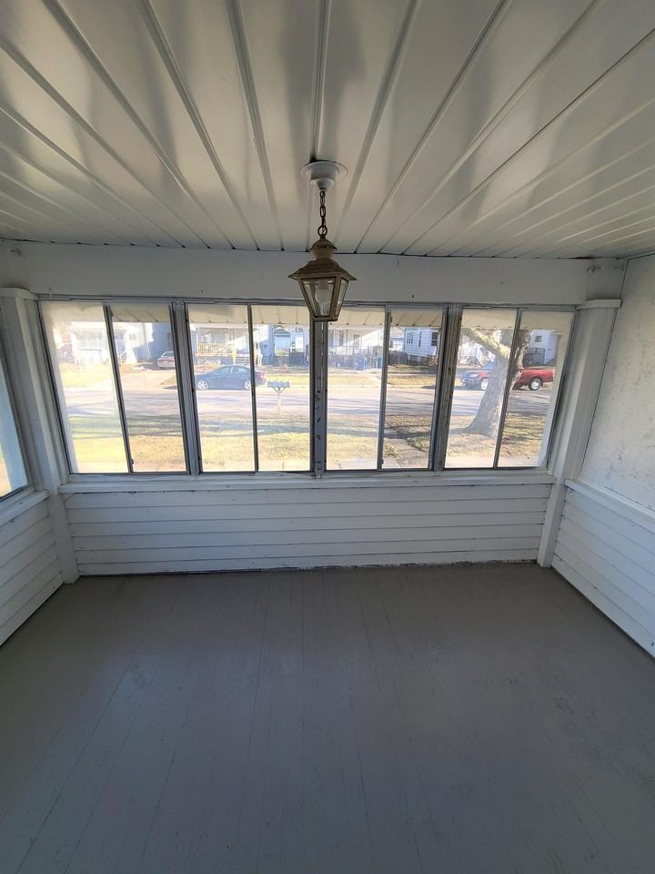 308 Baltimore St - Photo 6 of 12