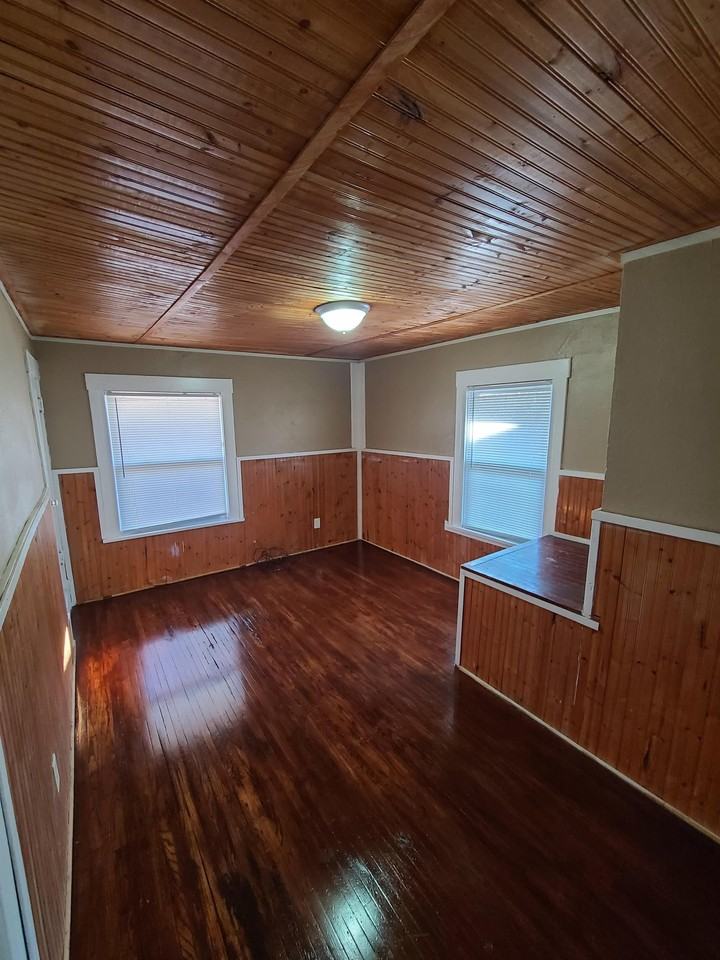 308 Baltimore St - Photo 5 of 12