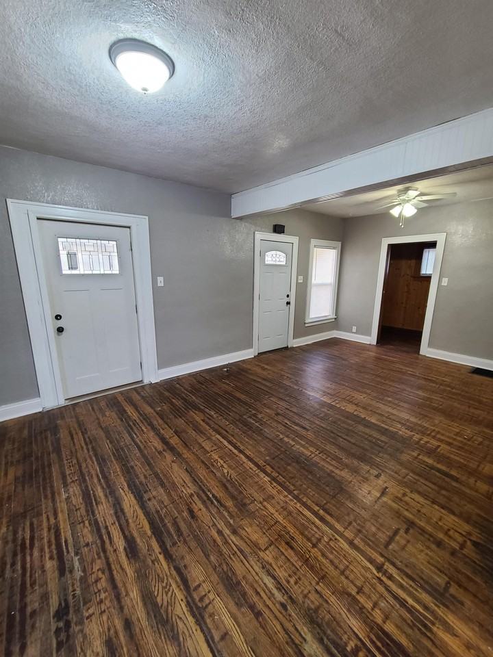 308 Baltimore St - Photo 3 of 12