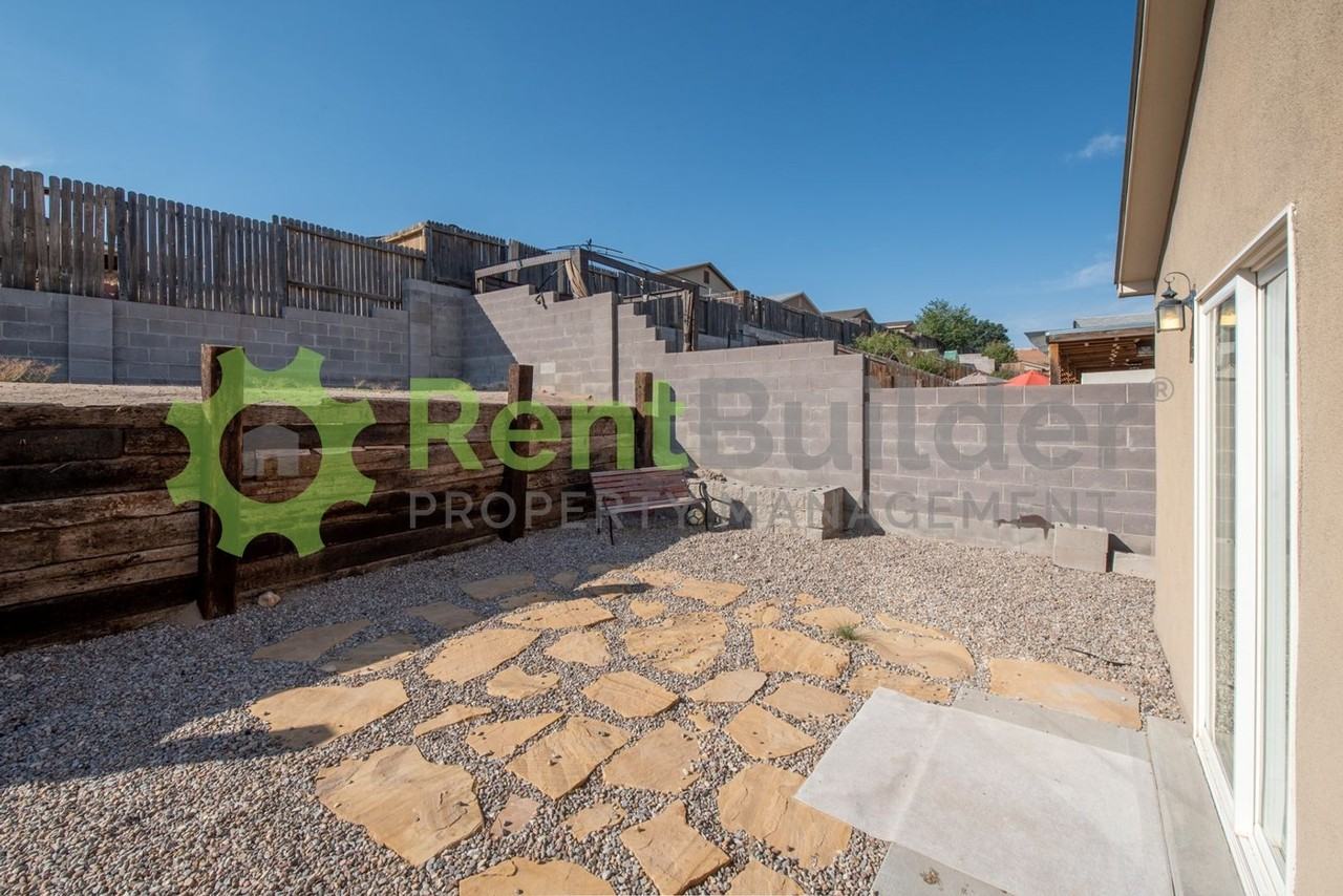 2128 Sagecrest Loop Ne