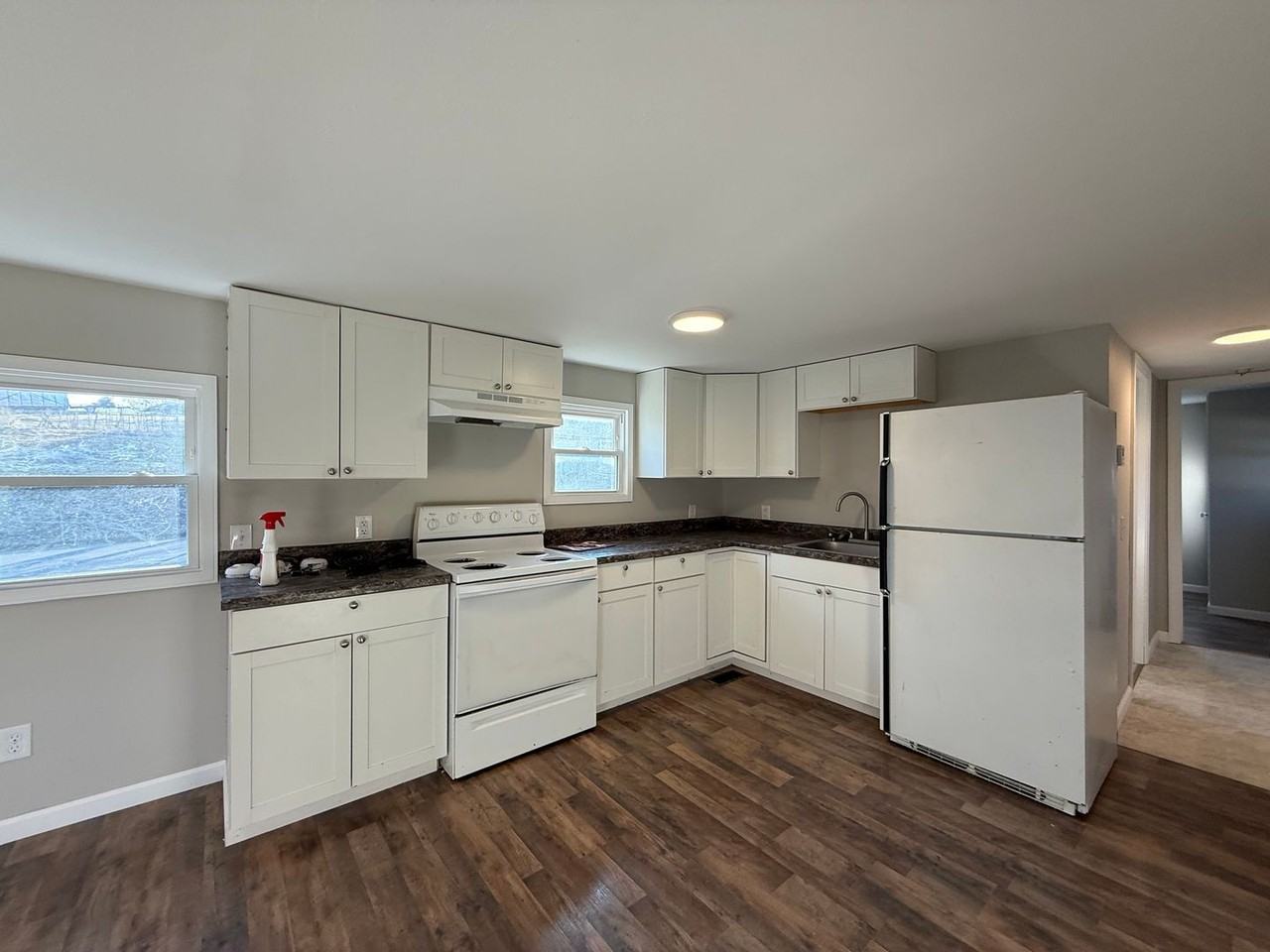 303 Anderson St - Photo 4 of 9