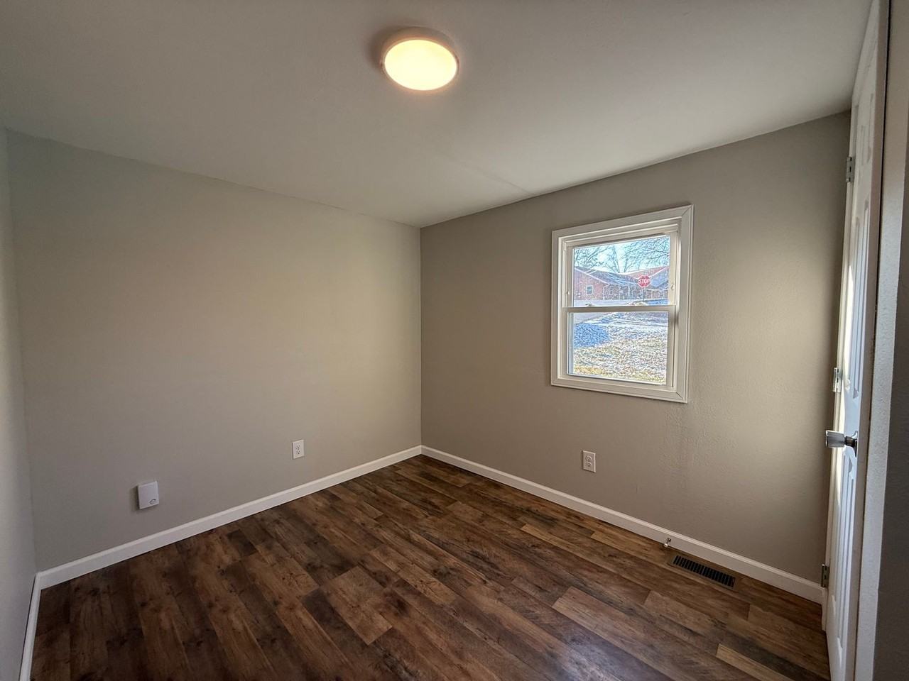 303 Anderson St - Photo 7 of 9