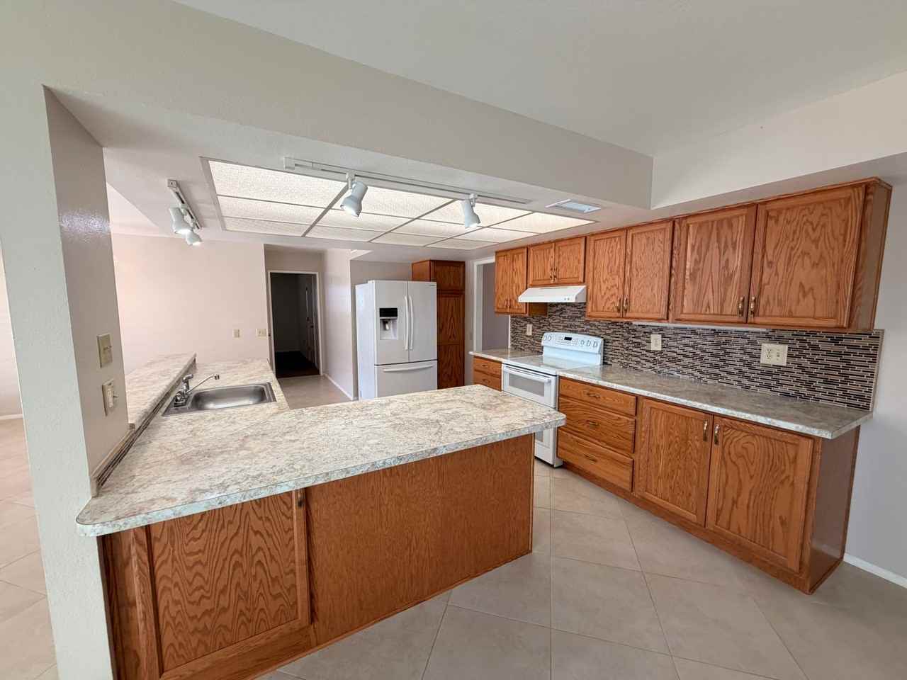 9867 W Picacho Ct - Photo 5 of 20