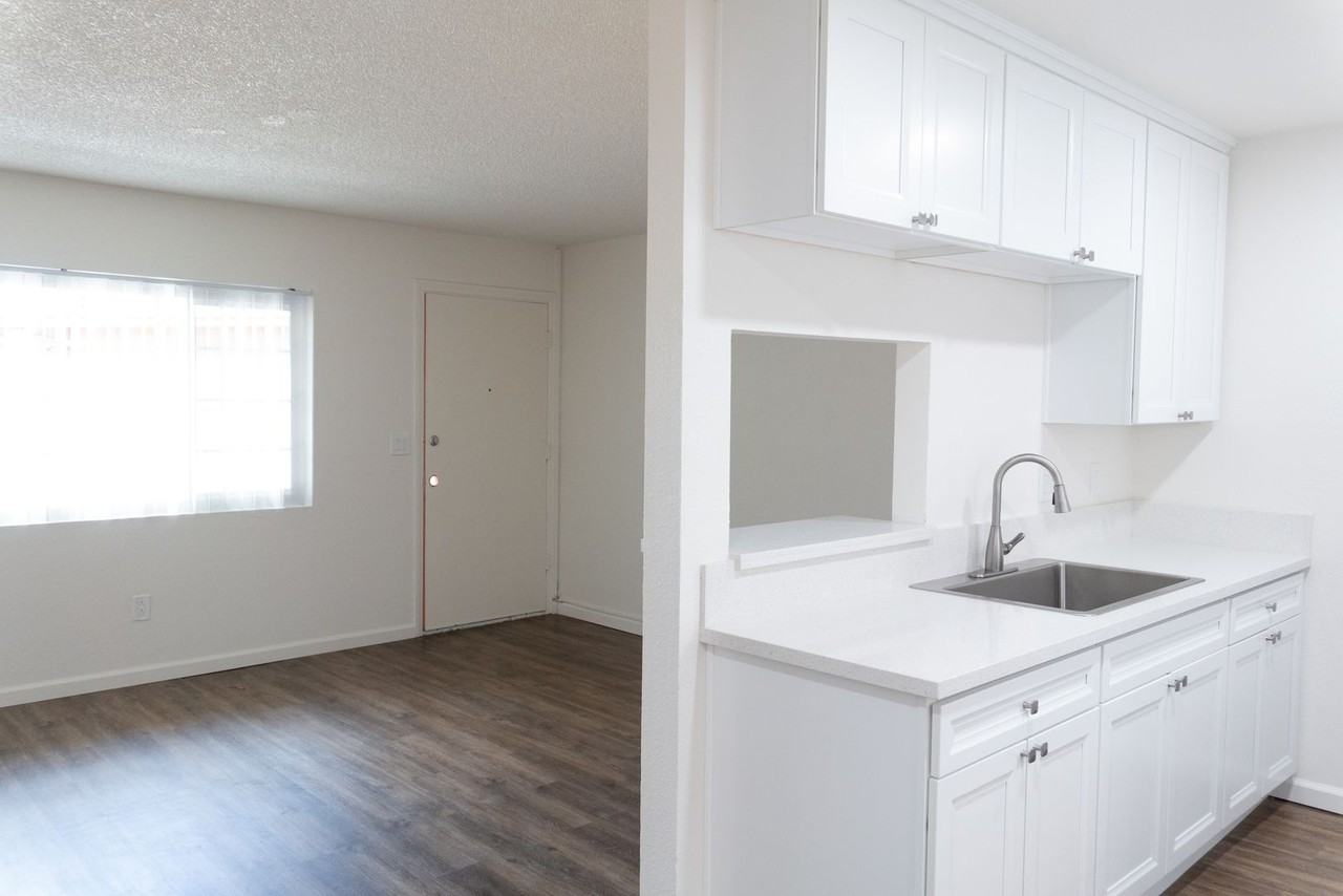 1801 J Ave - Photo 3 of 7