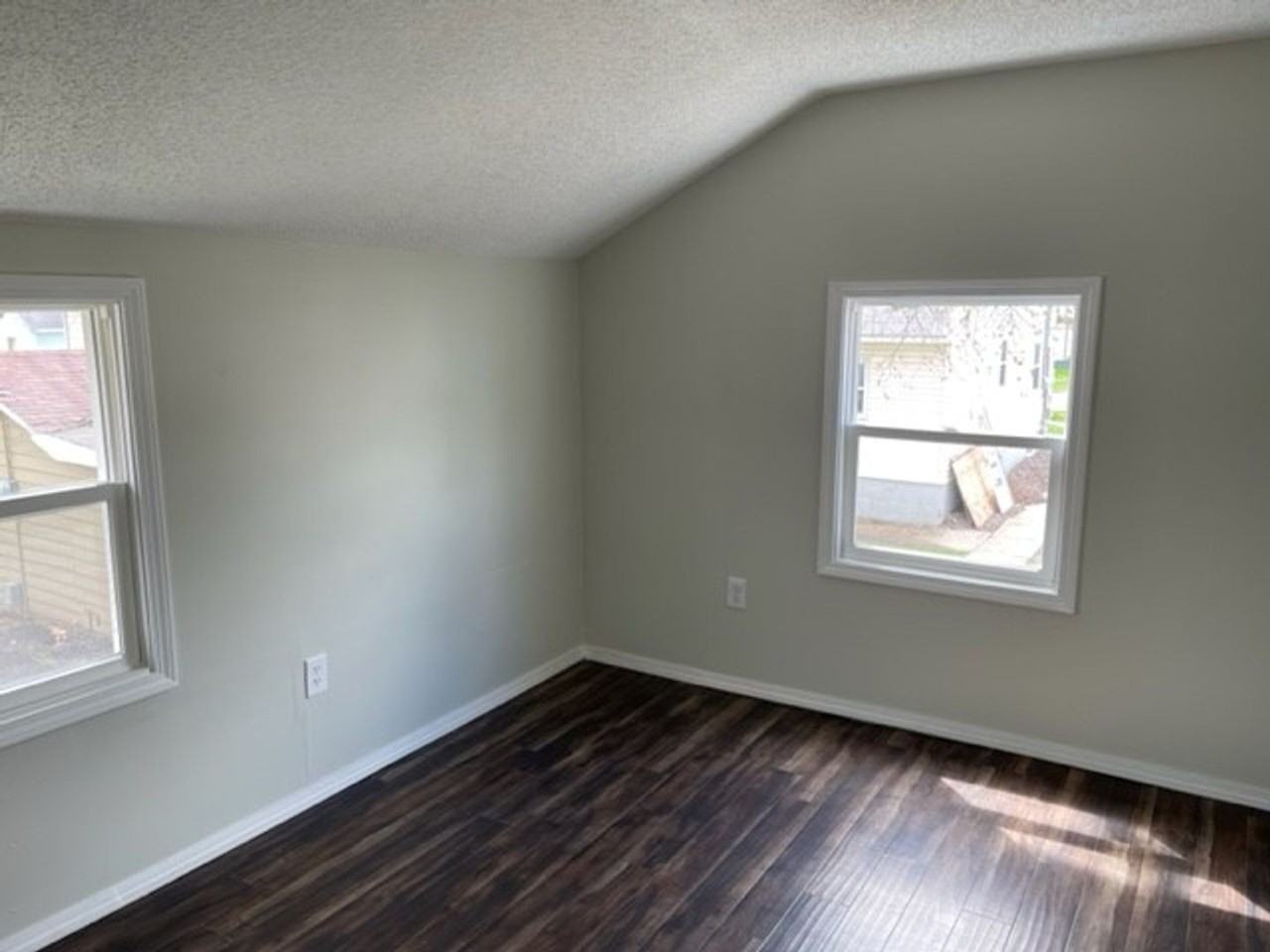 409 E Campbell Ave - Photo 3 of 5