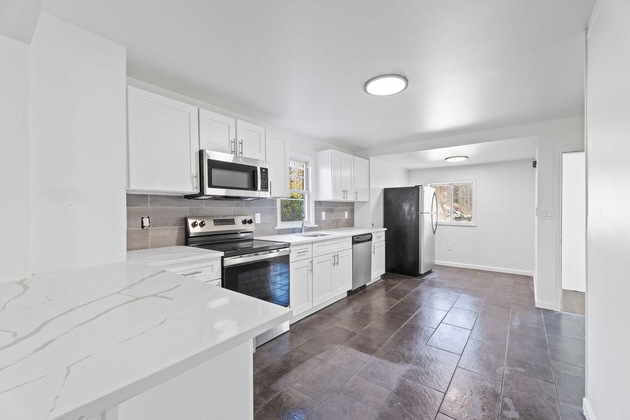 1407 Fretz Ave - Photo 3 of 25