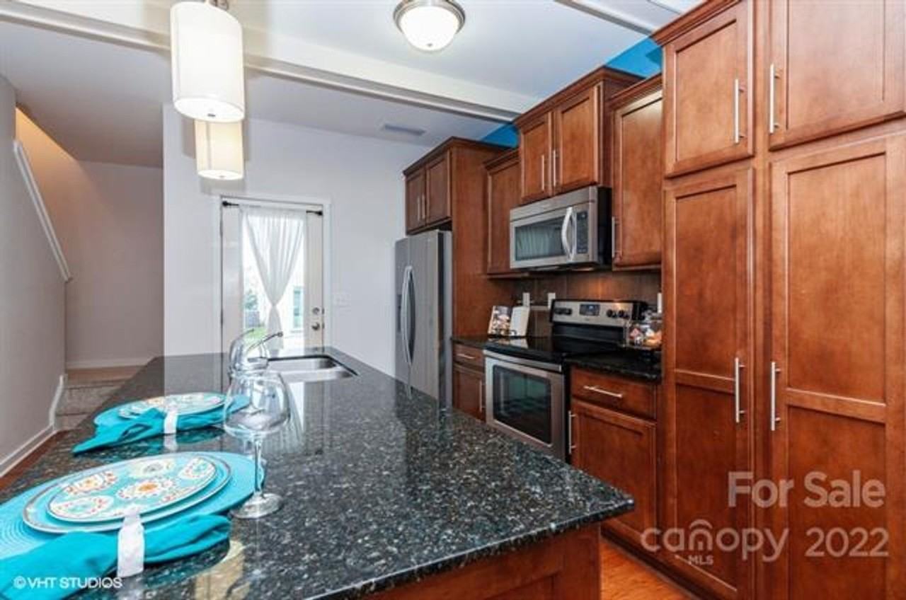 515 Alderman Ln - Photo 4 of 20