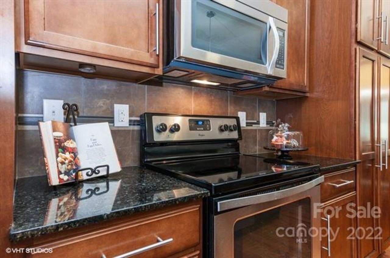 515 Alderman Ln - Photo 5 of 20