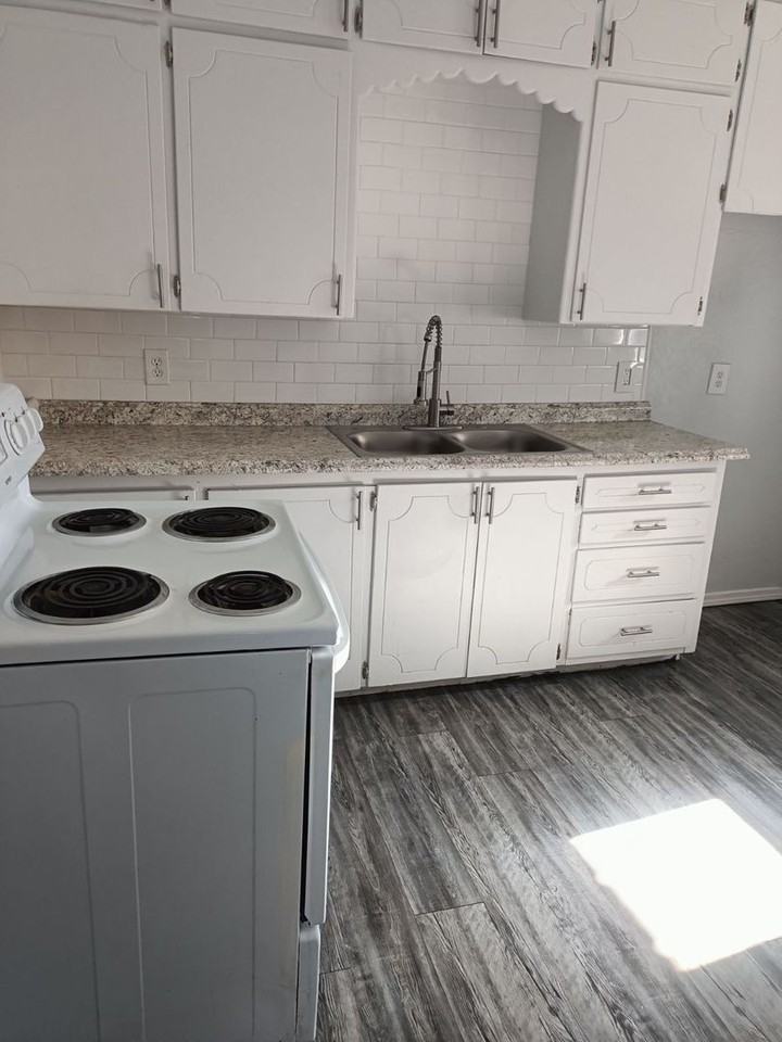 1606 Se 61st St - Photo 4 of 13