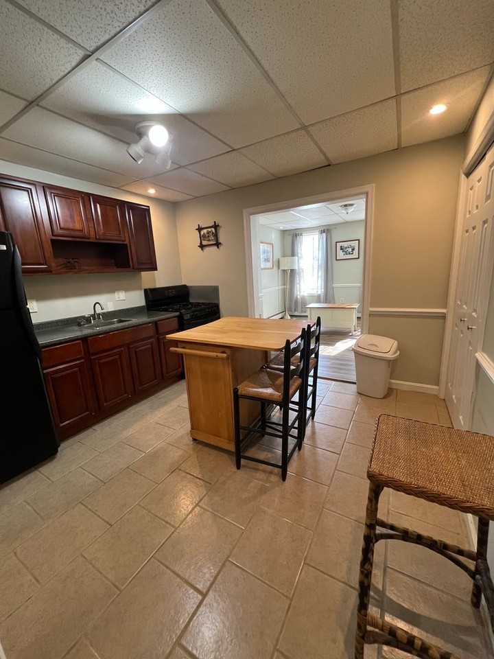 165 E Pomfret St - Photo 2 of 9