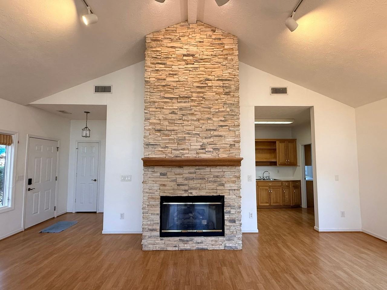 920 White Rd - Photo 4 of 13