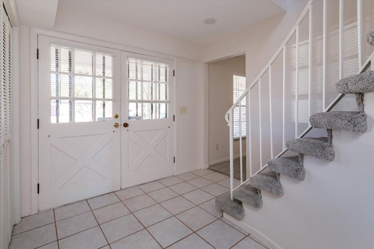 240 Slade Dr - Photo 2 of 24