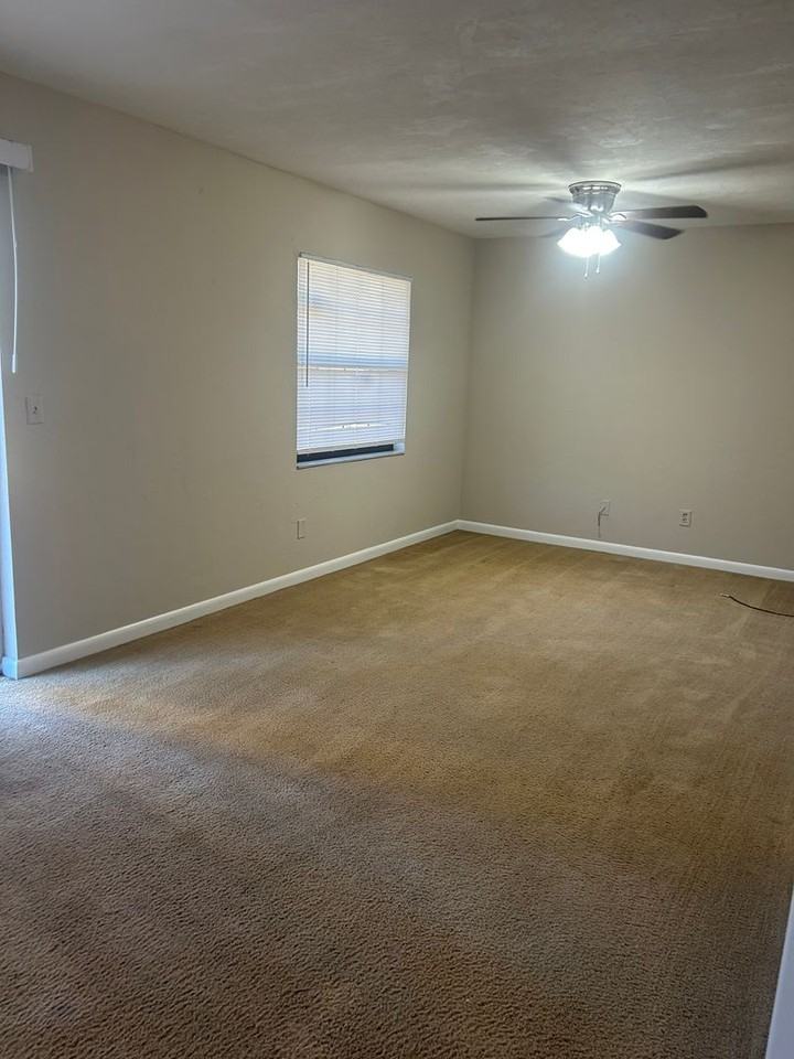 3318 Se 23rd Ave - Photo 4 of 8