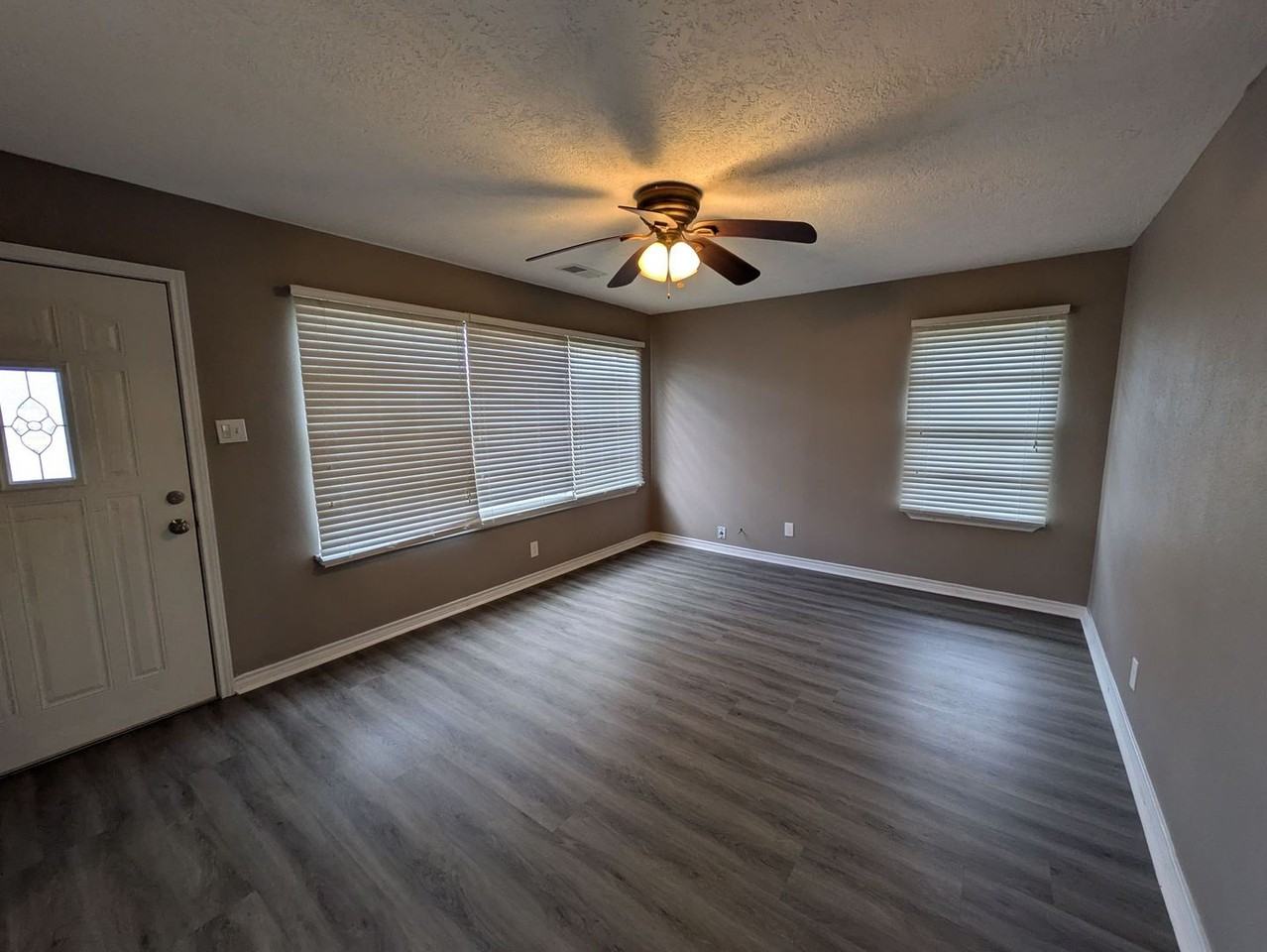 1901 Wildwood Ave - Photo 3 of 17