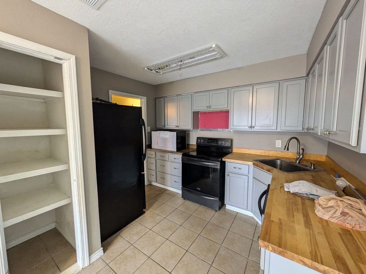 1901 Wildwood Ave - Photo 4 of 17