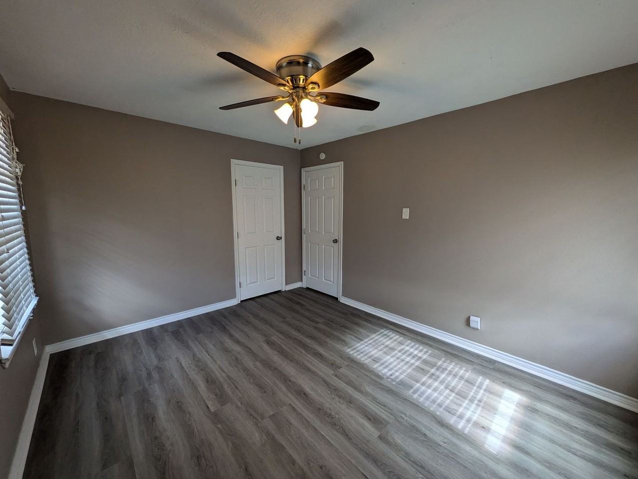 1901 Wildwood Ave - Photo 5 of 17