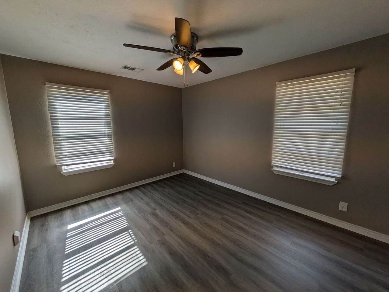 1901 Wildwood Ave - Photo 6 of 17