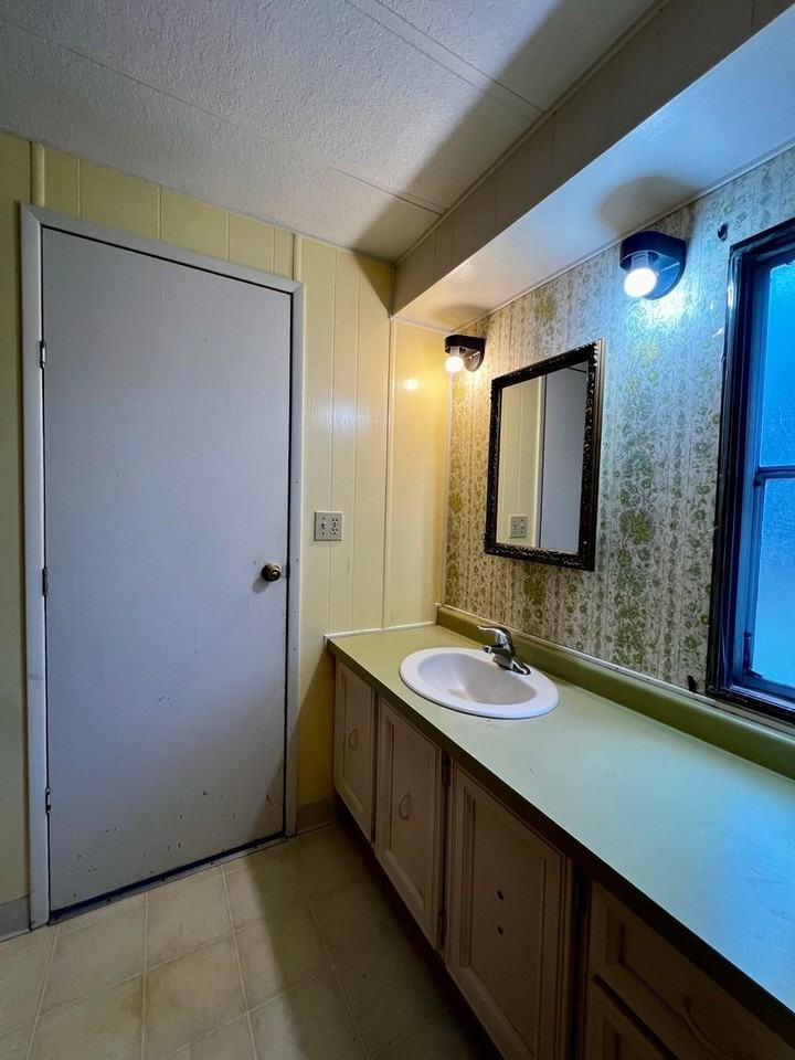 721 S 83rd Ave - Photo 4 of 23