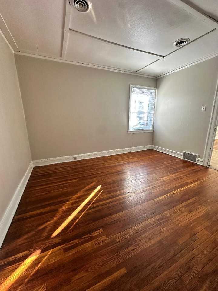 317 W Elm St #2 - Photo 6 of 6